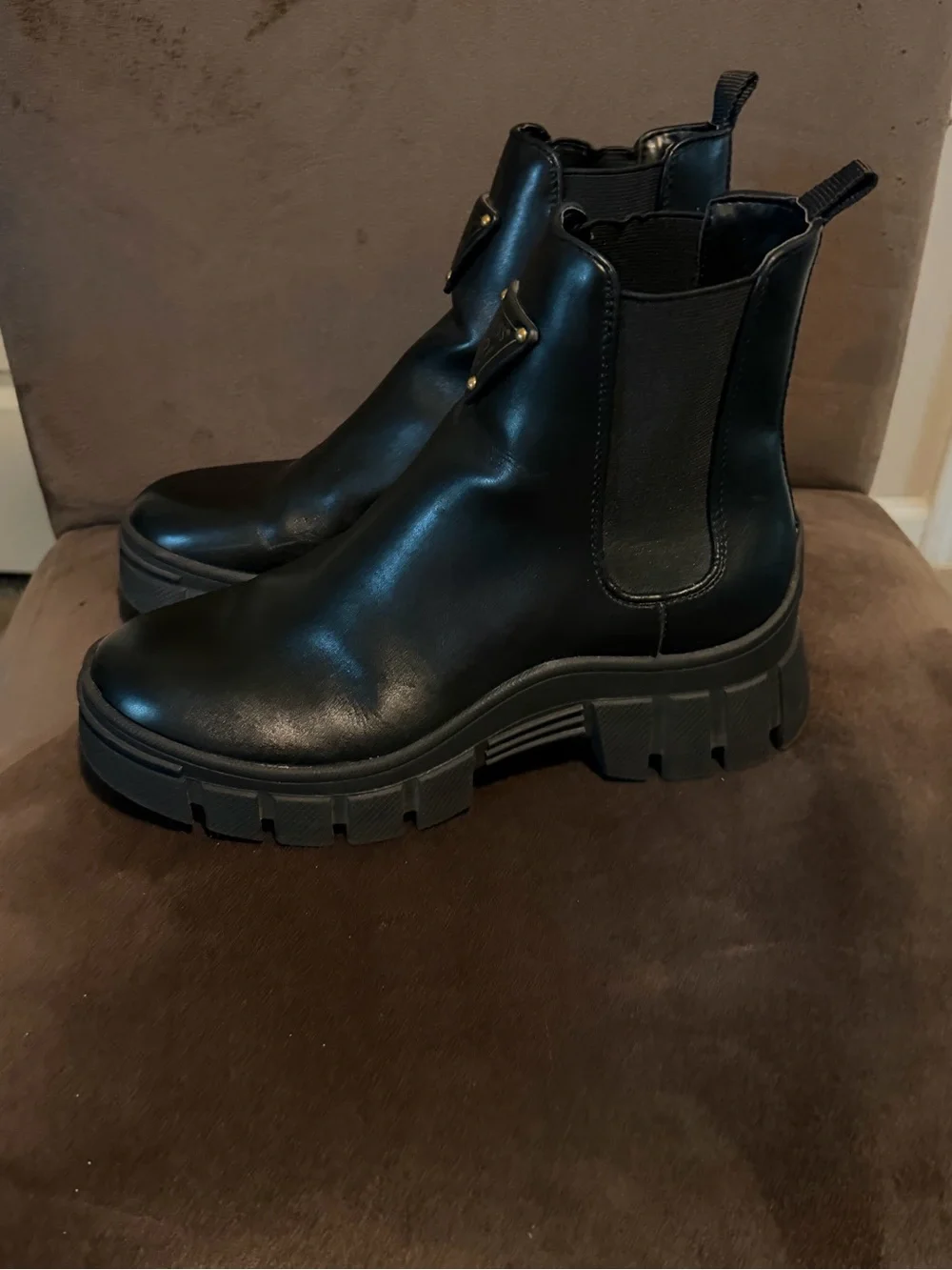Guess Black Leather Chukka Boots with Branded Plaque
